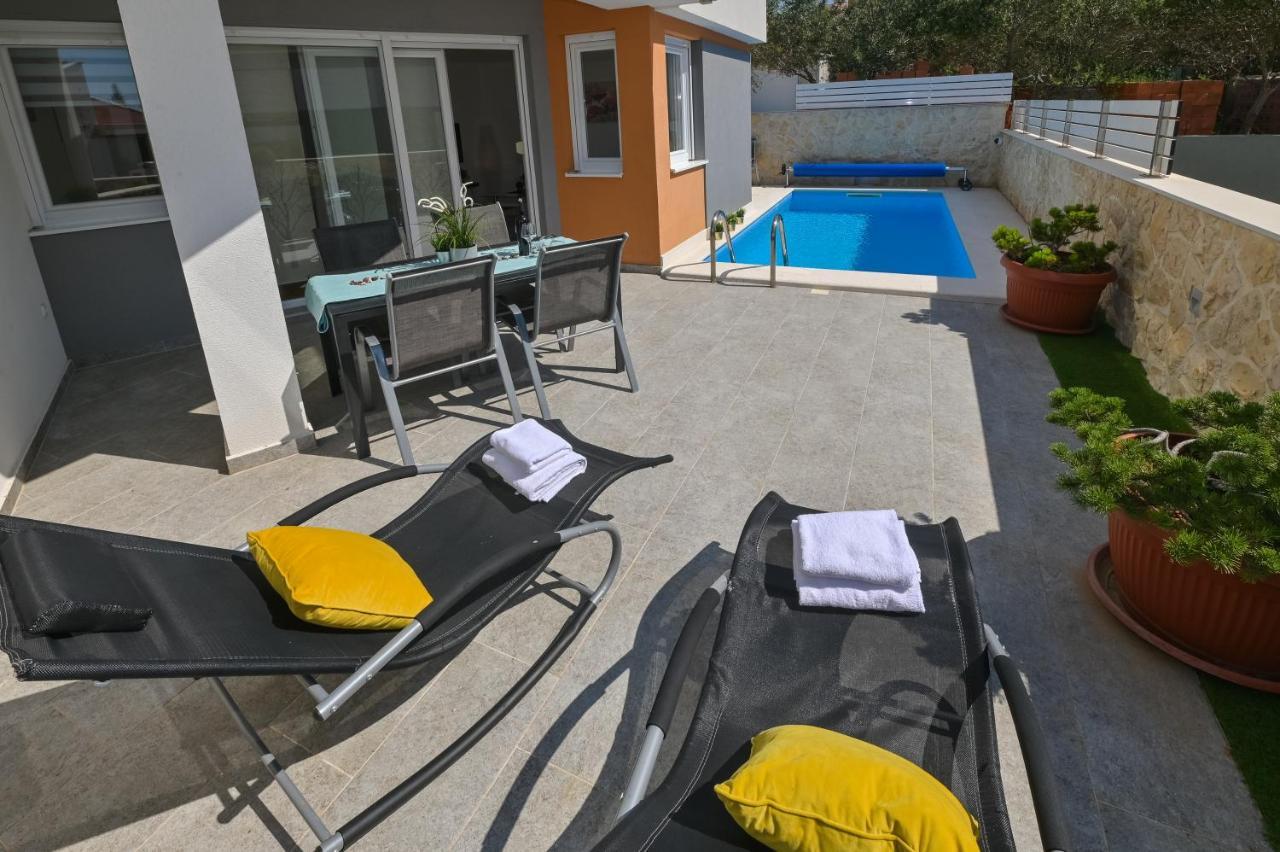 Apartment Funtastic With Private Pool Novalja Ngoại thất bức ảnh