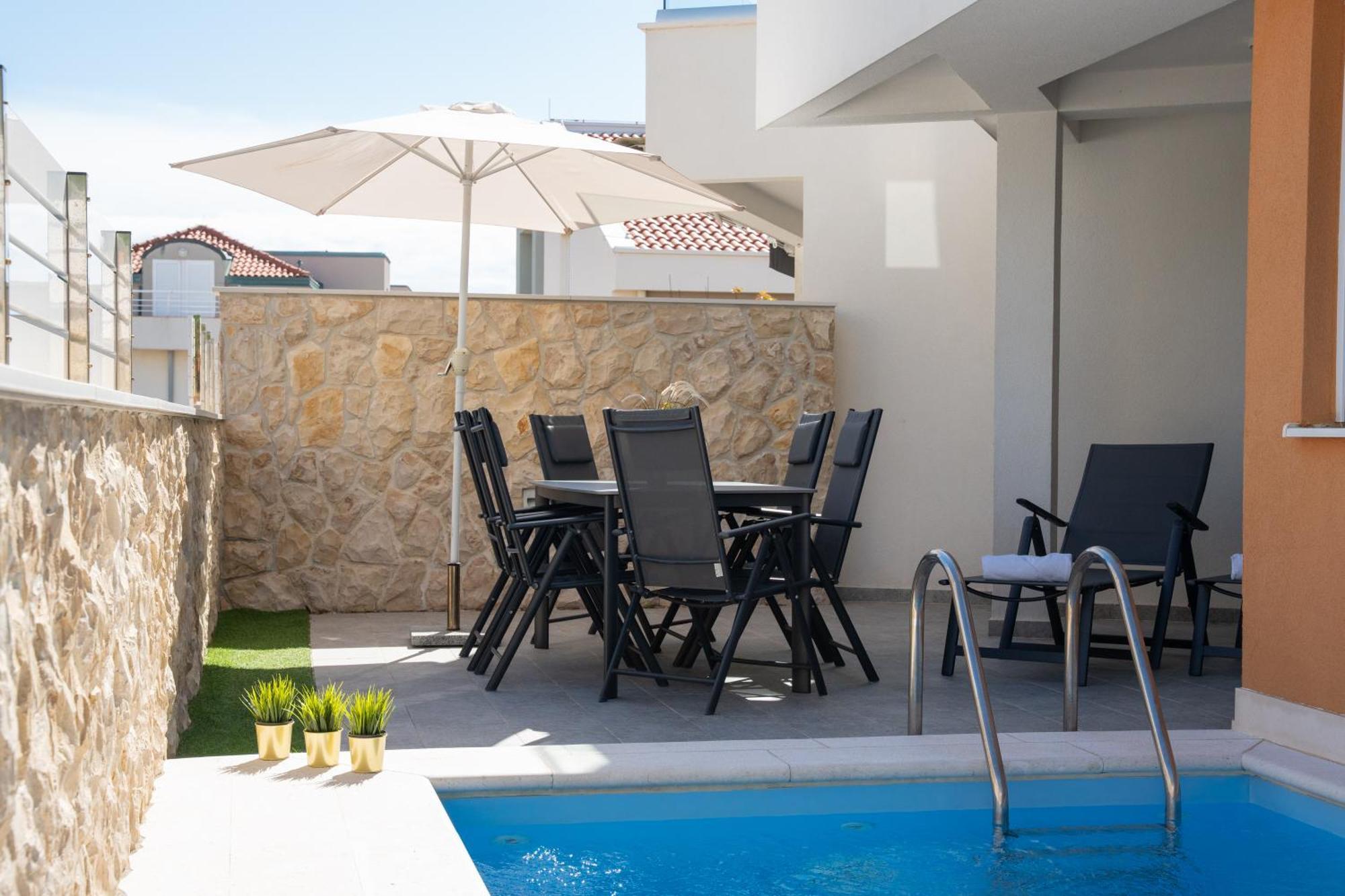 Apartment Funtastic With Private Pool Novalja Ngoại thất bức ảnh